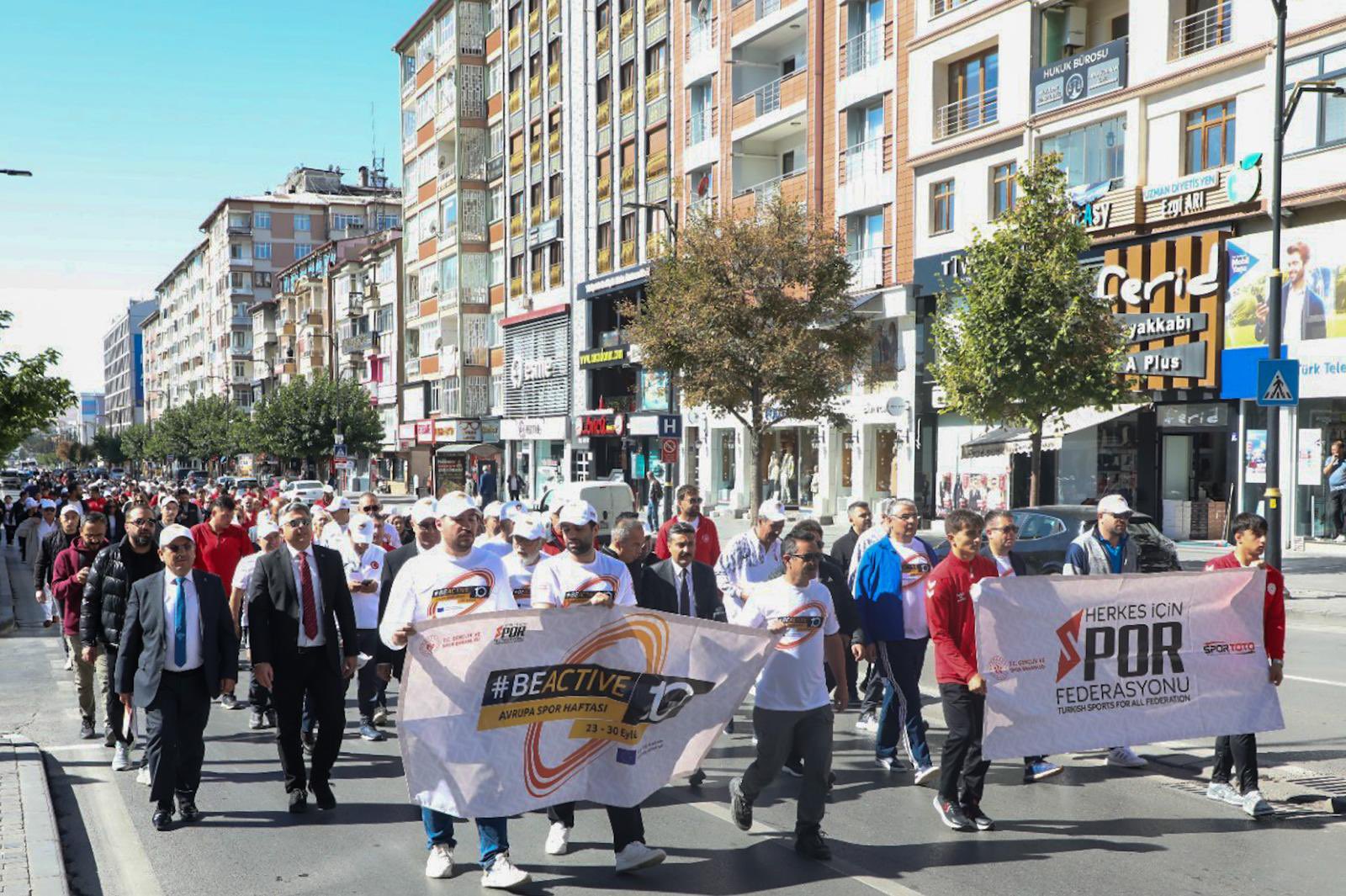 İl Müdürümüz Özgür Kırmızıtaş, 23-30 Eylül tarihleri arasında kutlanan Avrupa Spor Haftası etkinlikleri kapsamında, Gençlik ve Spor İl Müdürlüğü ile Herkes İçin Spor Federasyonu iş birliğiyle düzenlenen coşkulu yürüyüşe katıldı.