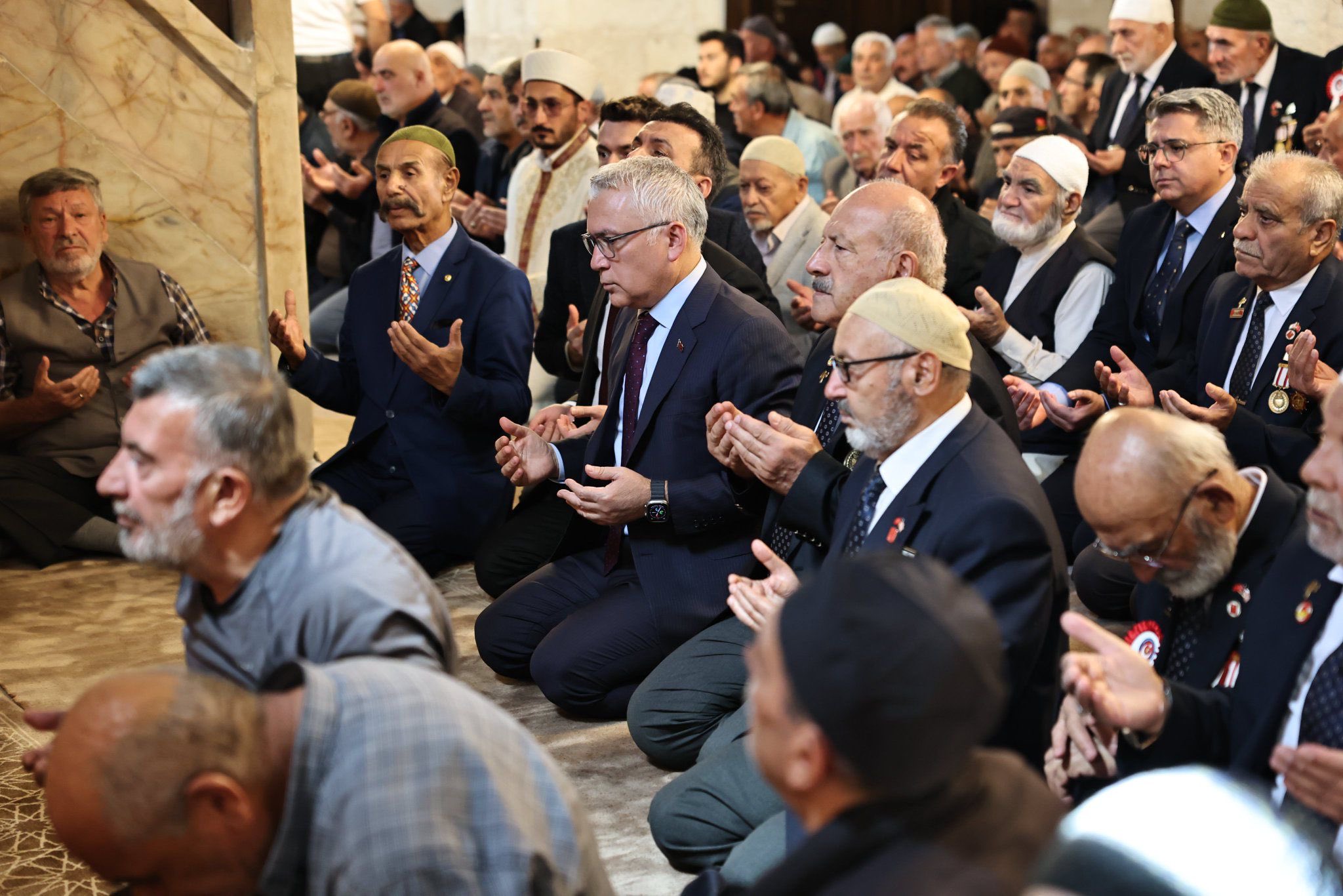 Valiliğimiz himayelerinde Müdürlüğümüz ve İl Müftülüğü iş birliğinde “19 Eylül Gaziler Günü” münasebetiyle şehitlerimiz ve ebediyete irtihal eden gazilerimiz için Cuma Namazı öncesinde Meydan Cami'inde Mevlid-i Şerif okutuldu.