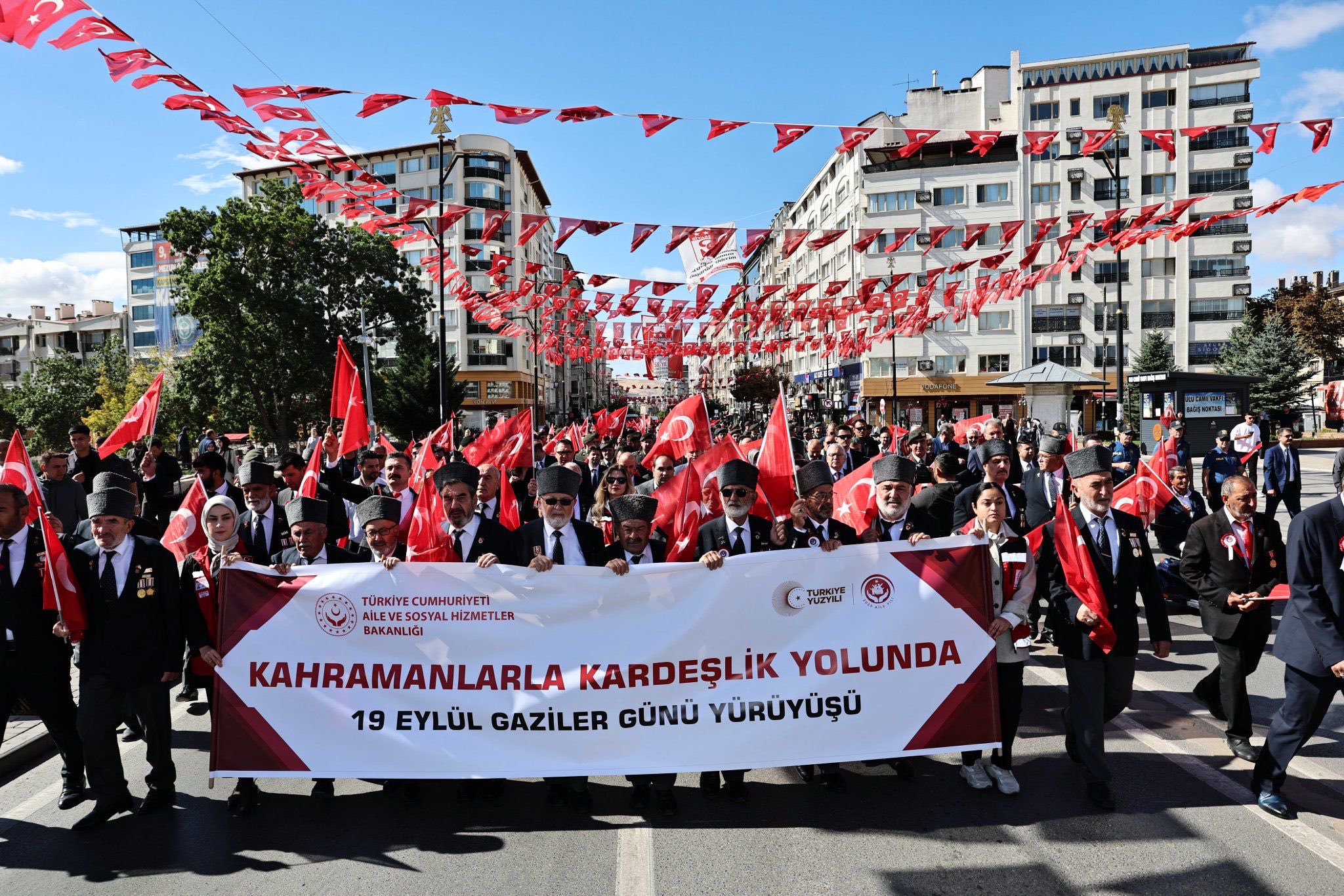 Gaziler Günü’nde Kardeşlik Yürüyüşü
