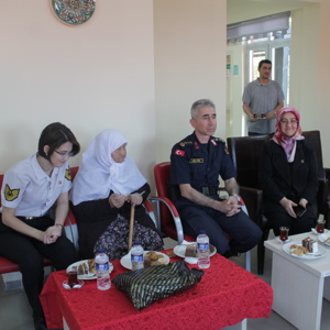 Dünya Yaşlılar Günü Kapsamında Valimiz Sayın Musa Işın Huzurevi Sakinlerimizi Ziyaret Etti - fotoğraf 7