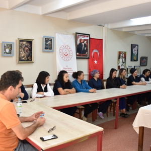 Aile Yılında Birlikte Konuşuyor, Paylaşıyor, Hissediyoruz: Ümitköy Huzurevi’nde Anlamlı Dünya Yaşlılar Günü Etkinliği - fotoğraf 5