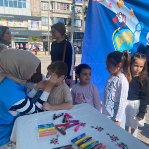 Minikler Şenlikte Buluştu: Çocuk Hakları ve Aile Bilinci Etkinliği Büyük İlgi Gördü   - fotoğraf 7