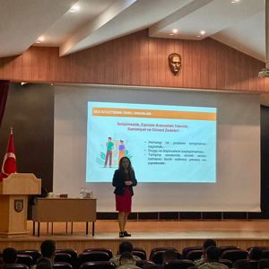 Askerlere “Evlilik Öncesi Eğitim” ve “Bağımlılıkla Mücadele” Semineri   - fotoğraf 2