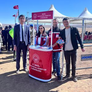 ''Karlıova Geleneksel At Yarışları'' etkinliğinde stand kurularak aileye dair hizmetlerimize yönelik bilgilendirme ve farkındalık oluşturma çalışması yapıldı. - fotoğraf 1