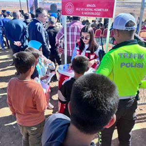 ''Karlıova Geleneksel At Yarışları'' etkinliğinde stand kurularak aileye dair hizmetlerimize yönelik bilgilendirme ve farkındalık oluşturma çalışması yapıldı. - fotoğraf 3