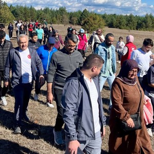 Koruyucu Ailelerimiz ve Çocuklarımızla Birlikte Unutulmaz Bir Yürüyüş Gerçekleştirdik - fotoğraf 1