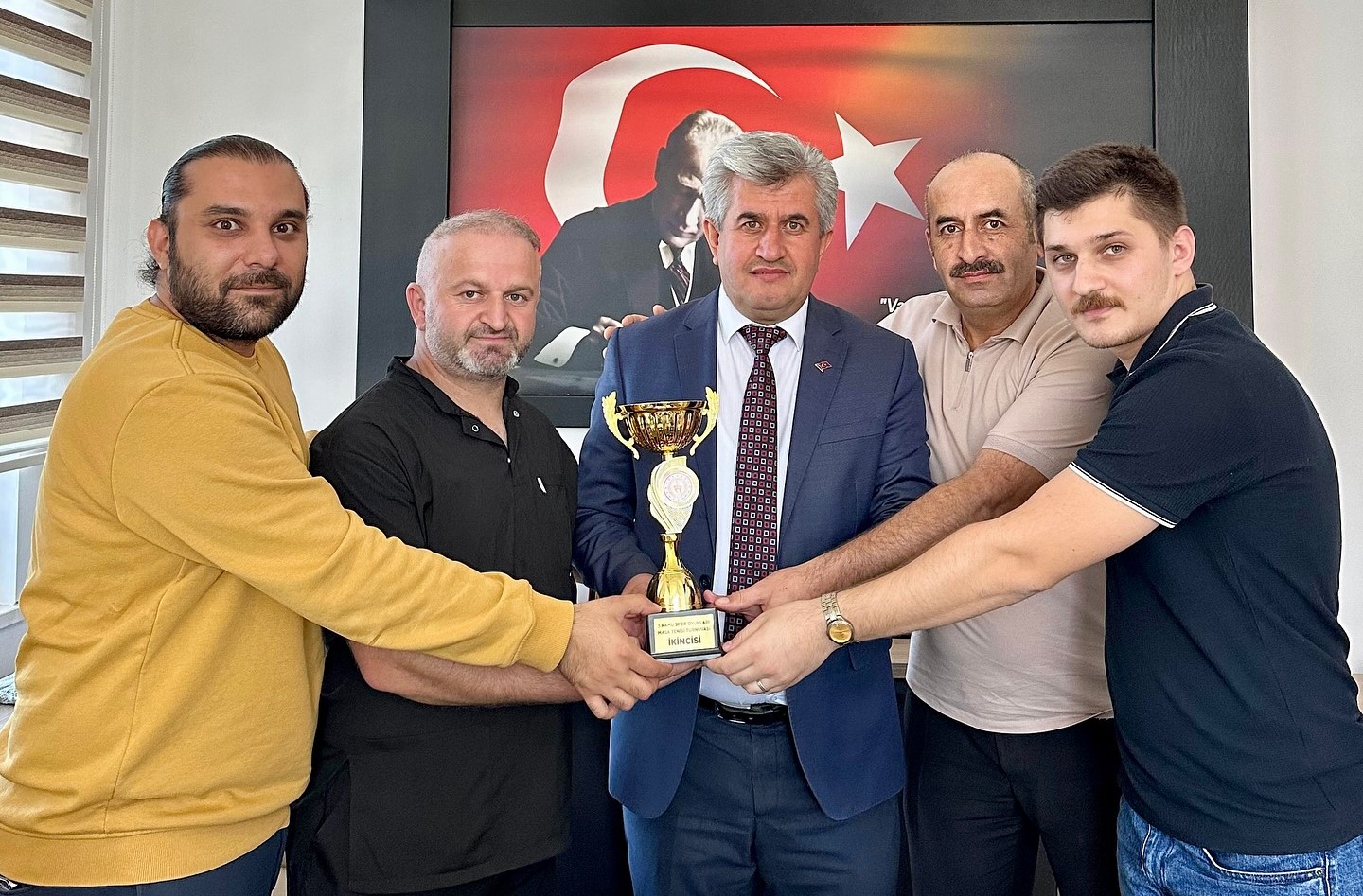 Güldal Akşit Huzurevimiz, Masa Tenisi Turnuvasından Kupayla Döndüler 