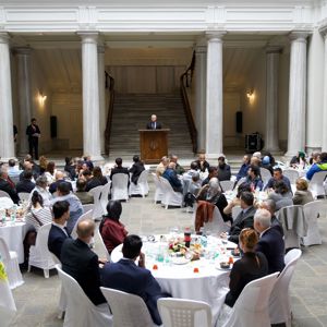 Sayın Valimiz Davut GÜL Başkanlığında İstanbul Üniversitesi Ev Sahipliğinde Öğle Yemeği Etkinliği Düzenlenmiştir - fotoğraf 1