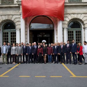 Sayın Valimiz Davut GÜL Başkanlığında İstanbul Üniversitesi Ev Sahipliğinde Öğle Yemeği Etkinliği Düzenlenmiştir - fotoğraf 3