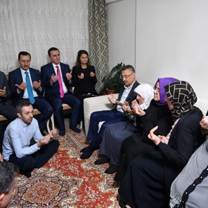 Cumhurbaşkanı Yardımcısı Oktay ve Bakan Selçuk’tan Şehit Ailesine Ziyaret - fotoğraf 5