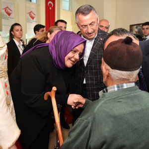 Cumhurbaşkanı Yardımcısı Oktay ve Bakan Selçuk’tan Şehit Ailesine Ziyaret - fotoğraf 6