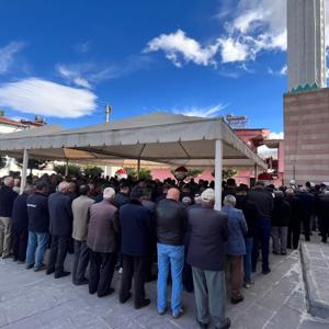 Kıbrıs Gazimiz Suat Taş Son Yolculuğuna Uğurlandı - fotoğraf 2