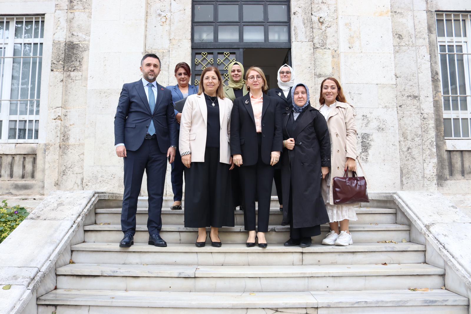 Vali Yardımcımız Sn. Serap ÖZMEN ÇETİN, İl Müdürümüz Sn. Ömer TURAN ve KADEM Başkanı Sn. Canan SARI, Valilik Makamında Gerçekleştirilen Toplantıda Bir Araya Geldi