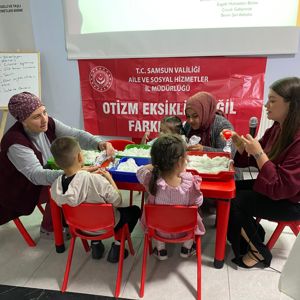 Samsun’da Otizm Farkındalığına Yönelik Eğitim ve Atölye Çalışması Gerçekleştirildi - fotoğraf 4