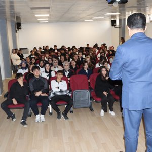 Vatan ve Kahramanlık Buluşmaları'nda Kıbrıs Gazimizle bir araya gelmenin onurunu yaşadık.  Fedakârlığın, kardeşliğin ve vatan sevgisinin anlamını bir kez daha hissettik.  Tüm şehit ve gazilerimizi saygı, rahmet ve minnetle anıyoruz. - fotoğraf 2