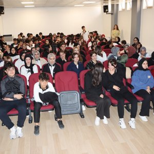 Vatan ve Kahramanlık Buluşmaları'nda Kıbrıs Gazimizle bir araya gelmenin onurunu yaşadık.  Fedakârlığın, kardeşliğin ve vatan sevgisinin anlamını bir kez daha hissettik.  Tüm şehit ve gazilerimizi saygı, rahmet ve minnetle anıyoruz. - fotoğraf 3