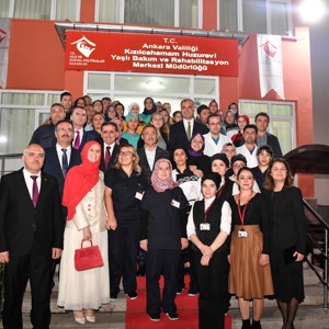 Cumhurbaşkanı Yardımcısı Oktay ve Bakan Selçuk’tan Şehit Ailesine Ziyaret - fotoğraf 10