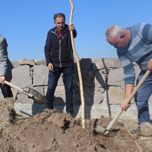Hamur Ceylanlı Köyünde Fidan Dikme Etkinliği - fotoğraf 7