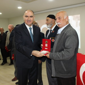 Kıbrıs Gazilerine Madalya Tevcih Töreni Düzenlendi - fotoğraf 4