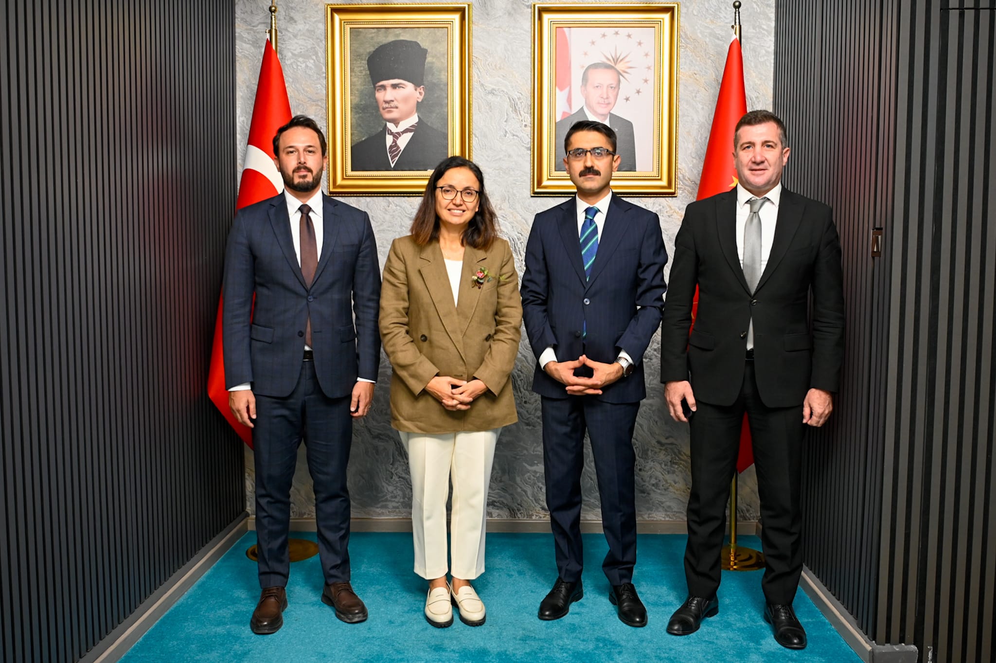 Engelli ve Yaşlı Hizmetleri Genel Müdür Yardımcımız İsa Tekpınar, Toplum Temelli Bakım Hizmetleri Daire Başkanımız Ertan Erdoğan, İl Müdürümüz Arif Laçin ile birlikte Valimiz Dr. Hülya Kaya’yı ziyaret etti.