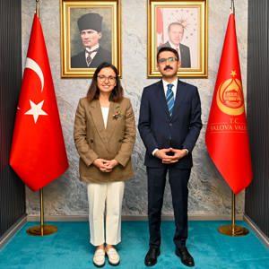 Engelli ve Yaşlı Hizmetleri Genel Müdür Yardımcımız İsa Tekpınar, Toplum Temelli Bakım Hizmetleri Daire Başkanımız Ertan Erdoğan, İl Müdürümüz Arif Laçin ile birlikte Valimiz Dr. Hülya Kaya’yı ziyaret etti. - fotoğraf 2