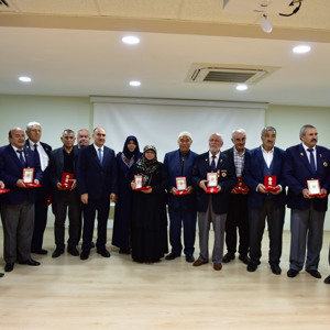 Kıbrıs Gazilerine Madalya Tevcih Töreni Düzenlendi - fotoğraf 10