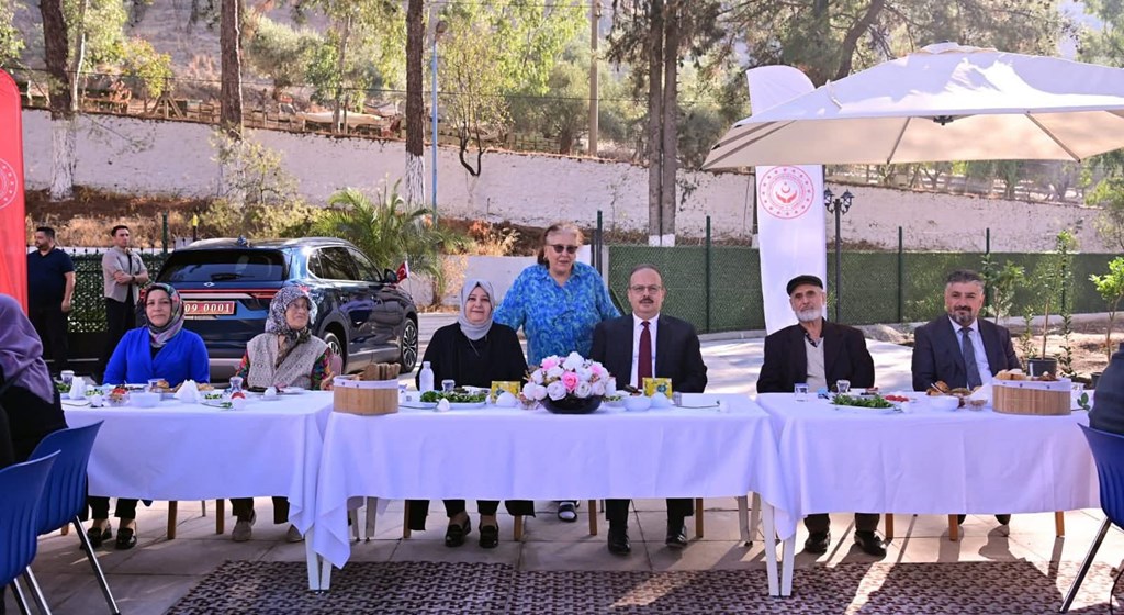 1 Ekim Dünya Yaşlılar Günü