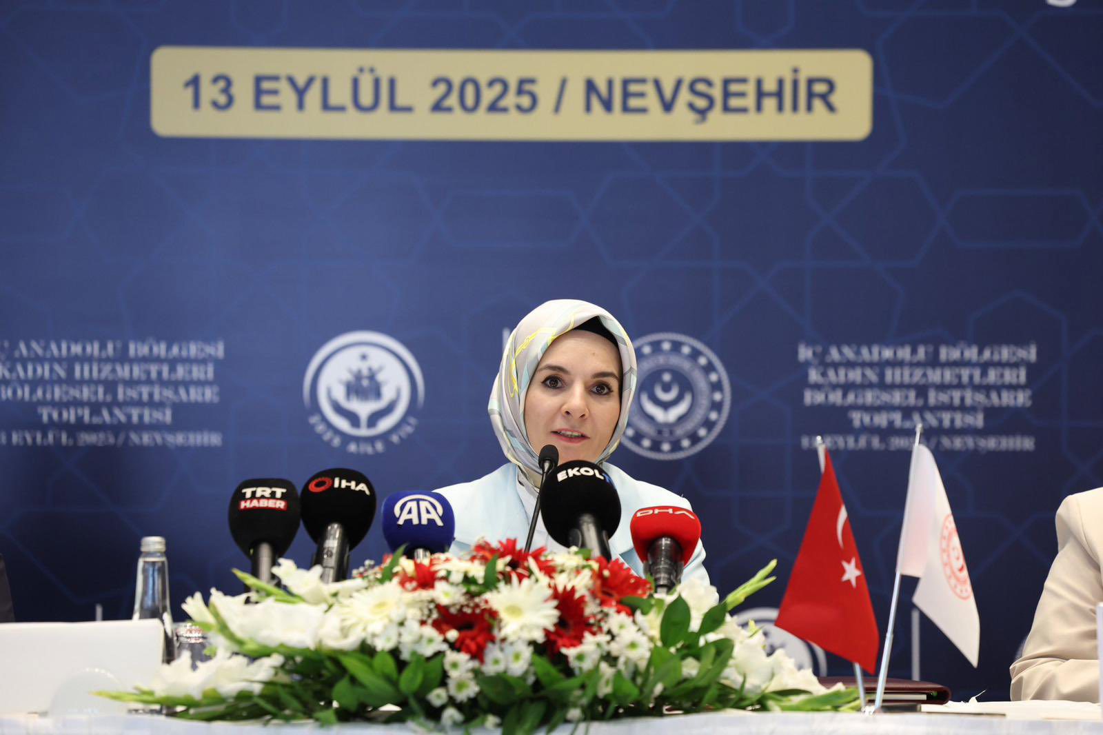 Sayın Mahinur ÖZDEMİR GÖKTAŞ’ın Başkanlığında Nevşehir’de Gerçekleştirilen İç Anadolu Bölgesi Kadın Hizmetleri Bölgesel İstişare Toplantısı - fotoğraf 2