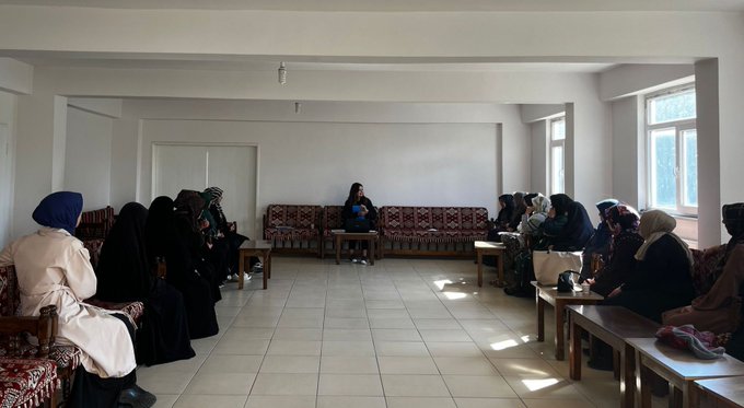 İl Müdürlüğümüze bağlı Bingöl Genç sosyal hizmet merkezi müdürlüğü eğitim birimi personeli tarafından aile destek merkezi kursiyerlerine “Evlilikte İletişim” konulu eğitim verilmiştir. 