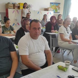 Demirci'de "İlk Öğretmenim Ailem Mobil Uygulaması" Tanıtıldı - fotoğraf 2