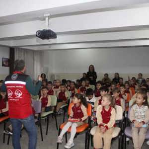 “Ailemiz Geleceğimiz, Geleceğimiz Çocuklarımız” Projesi Kapsamında Mahremiyet ve Güvenli İnternet Eğitimleri Gerçekleştirildi - fotoğraf 1