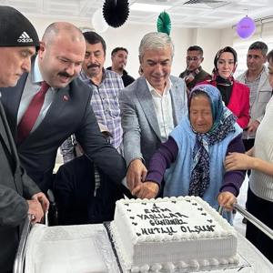 1 Ekim Dünya Yaşlılar Günü Kapsamında Devrek Huzurevi Yaşlı Bakım ve Rehabilitasyon Merkezi Müdürlüğünde Program Düzenlenmiştir. - fotoğraf 3