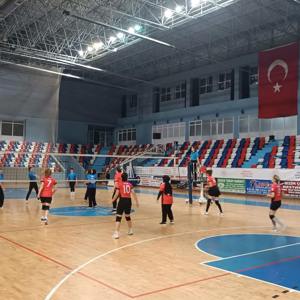 3. Kamu Spor Oyunları Kapsamında İlimizde Gerçekleştirilen Voleybol Turnuvasına İl Müdürlüğümüz Kadın ve Erkek Voleybol Takımlarınca Katılım Sağlanmıştır. - fotoğraf 3