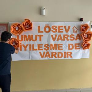 İl Müdürlüğümüze bağlı Sakarya Çocuk Evleri Sitesi’nde kalan çocuklarımızla birlikte LÖSEV Haftası kapsamında anlamlı ve farkındalık dolu bir etkinlik gerçekleştirdik - fotoğraf 1