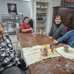 Sanatla Güçlenen Özel Gereksinimli Bireylerimiz: Seramik Atölyesi Deneyimi - fotoğraf 4