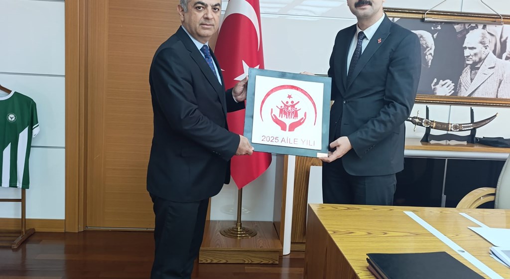 İl Müdürümüz Ömer Faruk ERGÜN, Palu Kaymakamı Fatih ÇEVİK 'i ziyaret ederek yeni görev yerinin  hayırlı olmasını diledi.