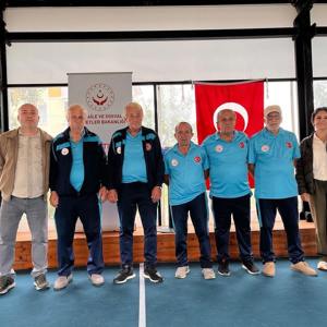60 Yaş Üstü Yetişkin Gençler Bocce Şampiyonasını Dostluk Kazanmıştır. - fotoğraf 2