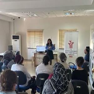  “Aile İçi Bilgi Ve Medya Okuryazarlığı Eğitimi” Gerçekleştirilmiştir. - fotoğraf 3