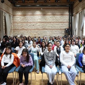 11 Ekim Dünya Kız Çocukları Günü Kapsamında Sayın Bakanımız Mahinur Özdemir Göktaş’ın Katılımlarıyla Gerçekleştirilen Söyleşi ve Atölye Sergisi Ziyareti - fotoğraf 3