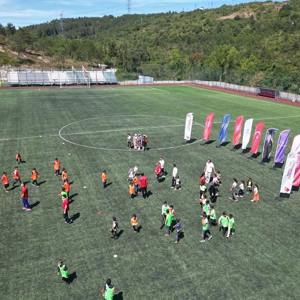 Mevsimlik Tarım İşçilerinin Çocukları Antrenörler Eşliğinde Futbol Maçı Yapmıştır. - fotoğraf 5