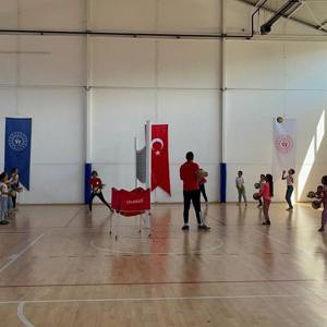 Mevsimlik Tarım İşçilerinin Çocukları ile Birlikte Çeşitli Spor Etkinlikleri Yapılmıştır. - fotoğraf 4