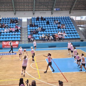 Pembe Dostluk Maçında Ailemiz Geleceğimiz Pankartı Açıldı. - fotoğraf 2