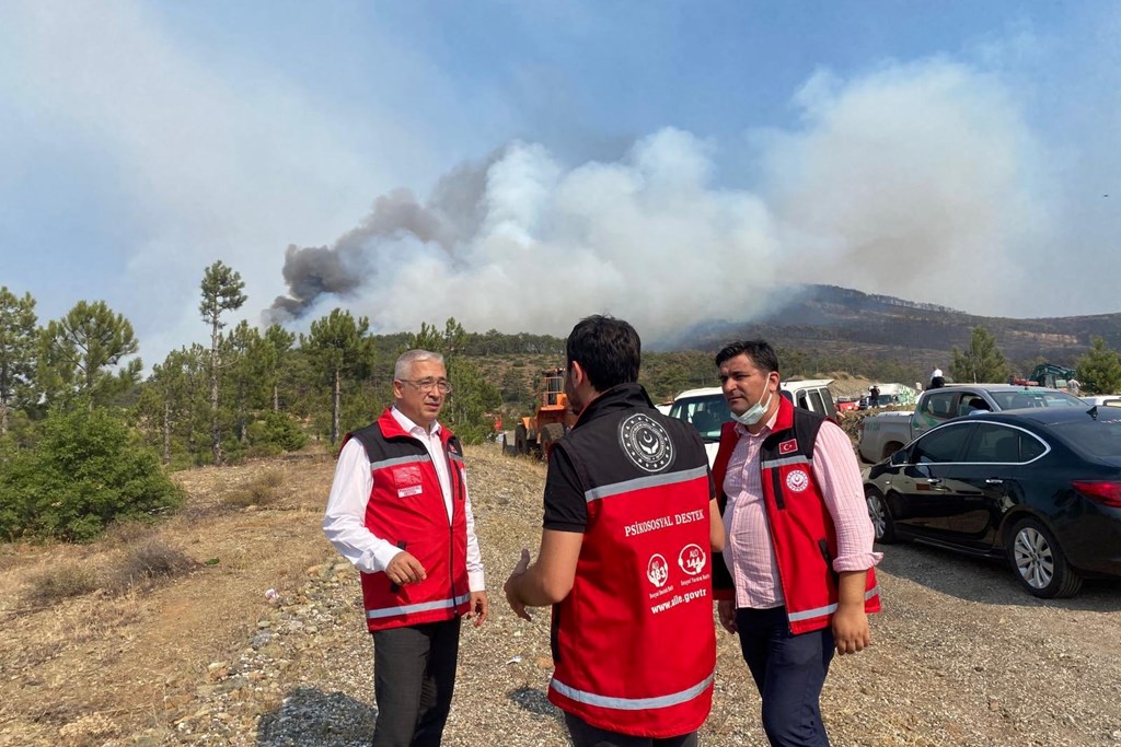 Bursa, Eskişehir ve Karabük’teki yangınlardan etkilenen hanelere 10 milyon lira kaynak aktarıldı