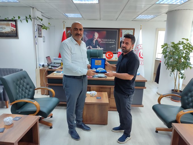 ŞÖNİM müdürümüz Mahşuk Akyürek kardeşimizin Diyarbakır’a tayini çıkması dolayısı ile il müdürümüz Abdulbari Aksoy’a veda ziyaretinde bulundu. 