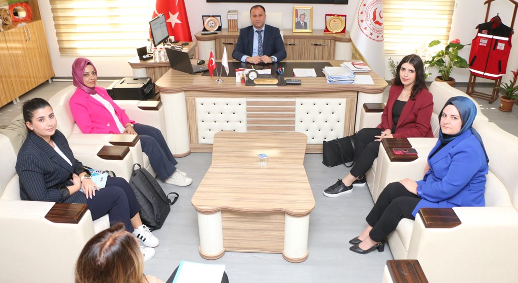 Bakanlığımız Bünyesinde Geçici Koruyucu Aile Hizmet Modeli Üzerine Çalışan Heyet ,İl Müdürümüz Fatih YILMAZ’ı Ziyaret Etti.