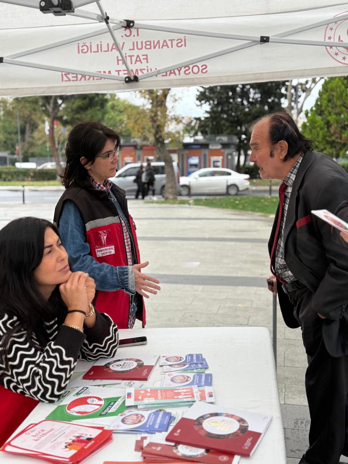 İl Genelinde Sahaya Çıkan Ekiplerimiz Mobil Sosyal Hizmet Noktalarında Farkındalık Oluşturmuş Bilgilendirme ve Broşür Dağıtımı Gerçekleştirilmiştir