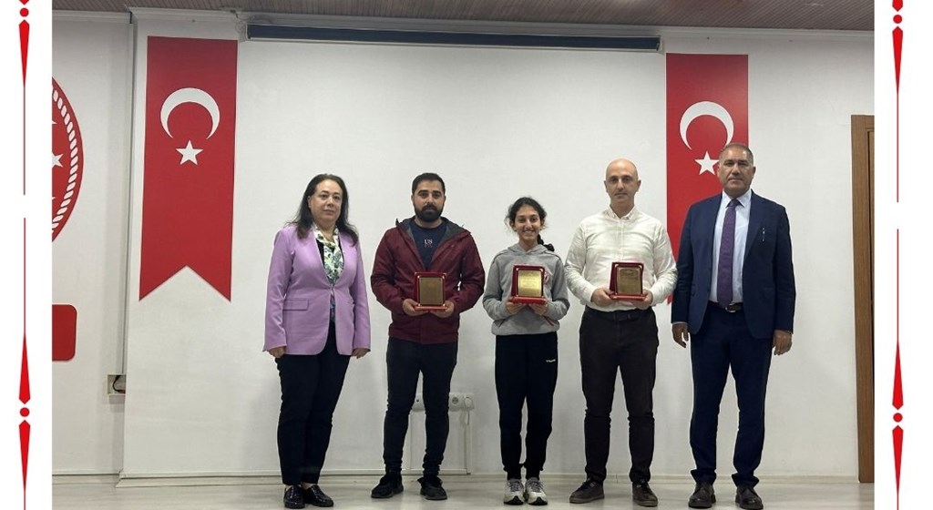 Plaket Takdimi