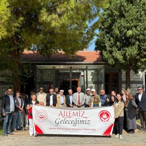 Aile Yılı Kapsamında Yaşlılara Yönelik Nostaljik Şehir Turu Düzenlendi - fotoğraf 1