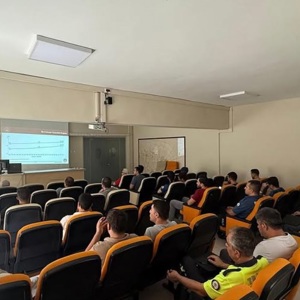 Kilis İl Emniyet Müdürlüğü Personeline "2025 Aile Yılı" Sunumu Gerçekleştirildi.   - fotoğraf 2