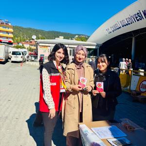 Aile Yılı Kapsamında Vatandaşlara Yönelik Tanıtım ve Farkındalık Çalışması Gerçekleştirildi - fotoğraf 3